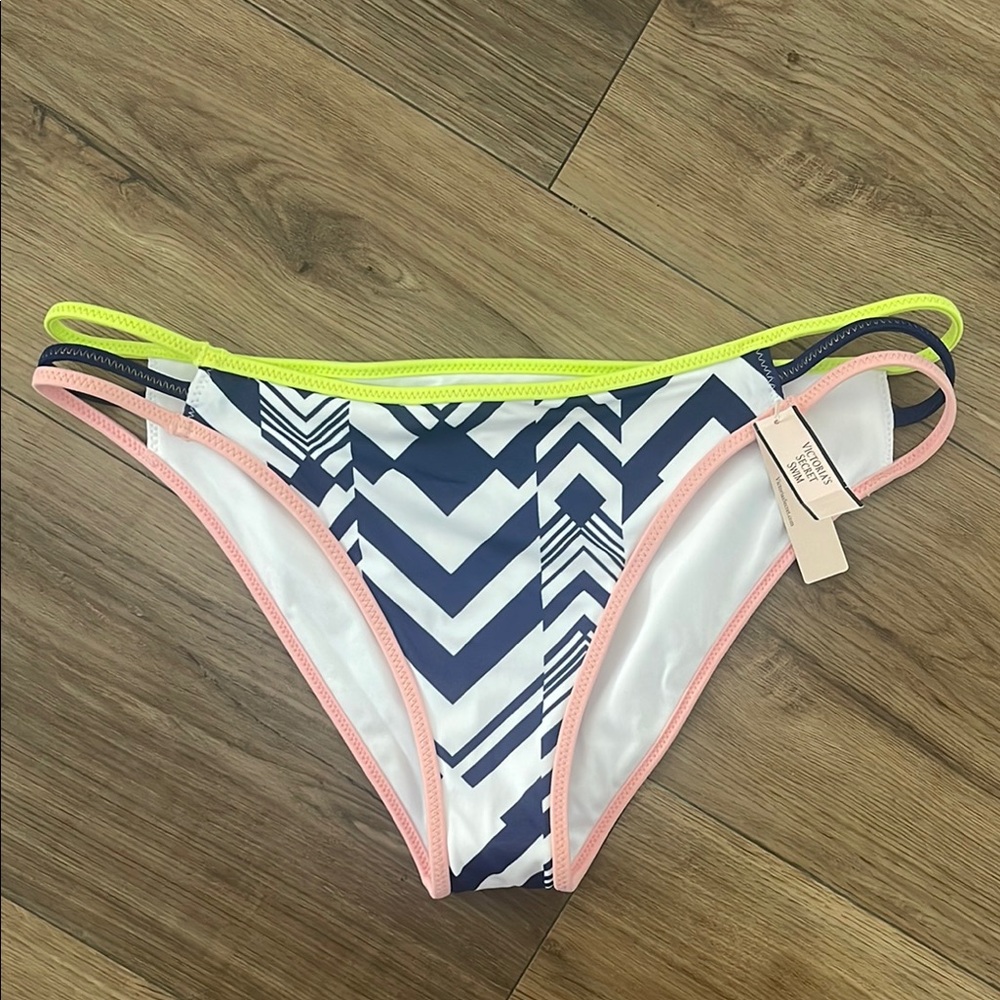 NWT Victoria’s Secret Navy and White Geometric bikini Bottom Strappy Cheeky M